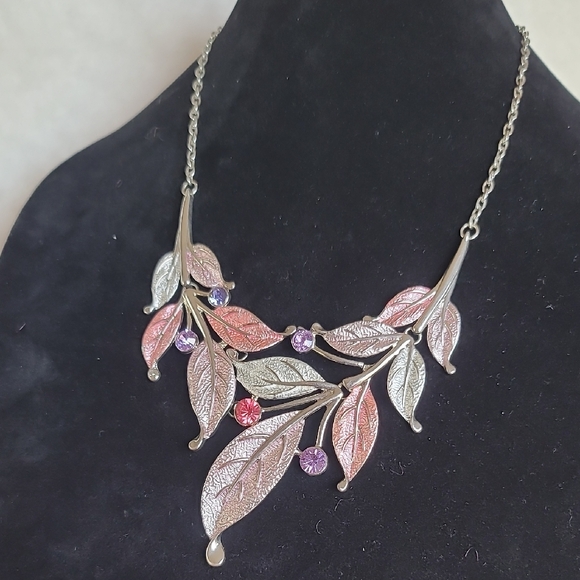 UnbeaLeafable Vine And Leaves Crystal Statement Necklace - NWOT - Picture 3 of 7